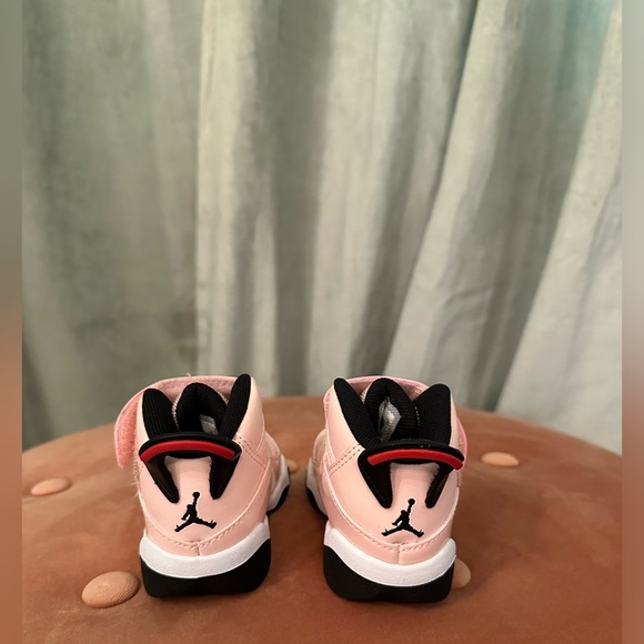 Jordan 6 ring Pink atmosphere kicks - almost new - Picture 2 of 4